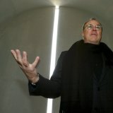 L'artiste et scénographe américain Bob Wilson avait participé à Expo.02 en présentant sur l'arteplage de Morat la figure centrale de sa contribution au projet "Un Ange Passe" des Eglises suisses.